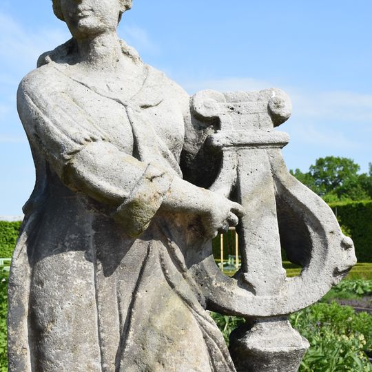 Socha alegorie Hudba v zahradě špitálu v Kuksu