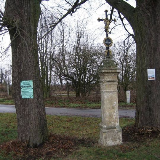 Boží muka na křižovatce silnic jižně od Kluk