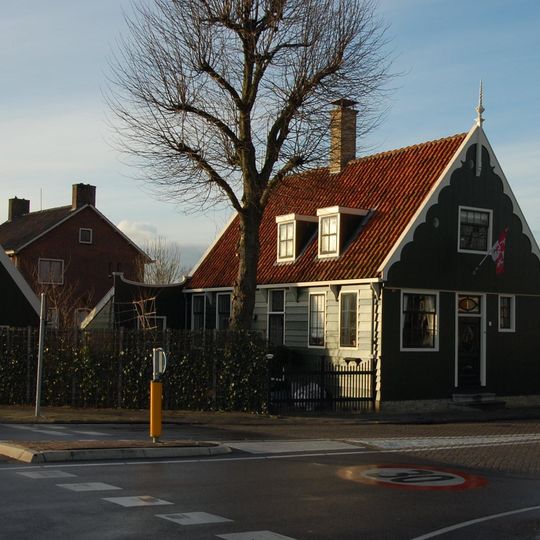 Houten 2-beukig woonhuis
