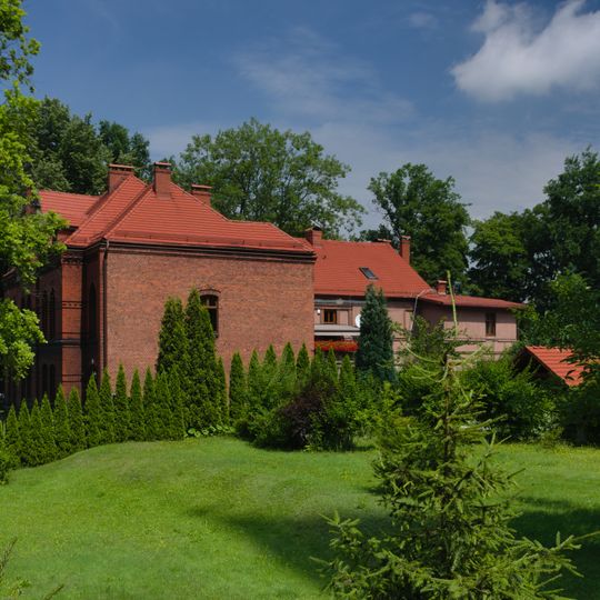 Plebania kościoła Najświętszego Serca  Pana Jezusa w Mysłowicach wraz z najbliższym otoczeniem i ogrodzeniem