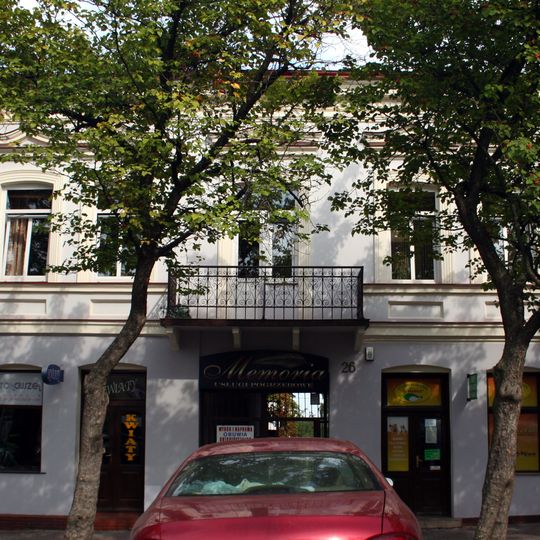 Kamienica z 2 oficynami