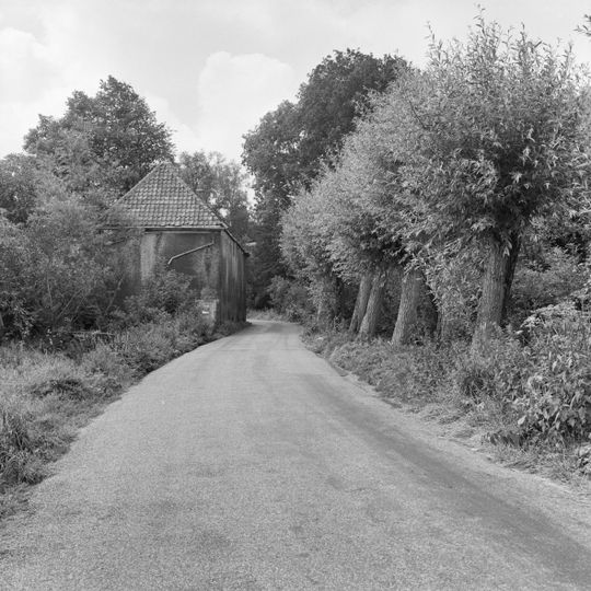 Huis Oud Over, voormalige tuinmanswoning annex paardenstal en koetshuis