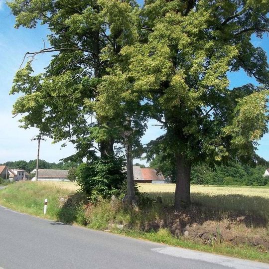 Kříž jižně od Dmýštic