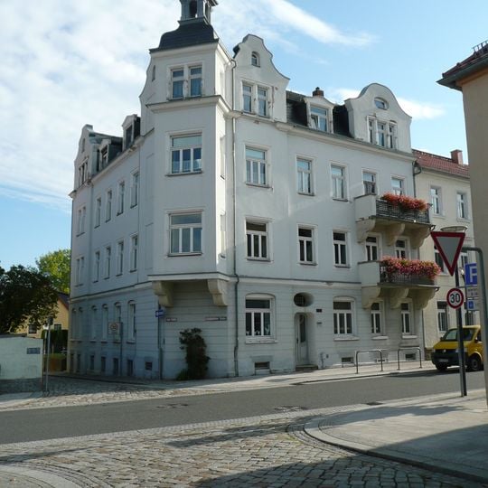 Mietshaus in Ecklage Großenhainer Straße 24