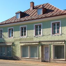 Wohn- und Geschäftshaus