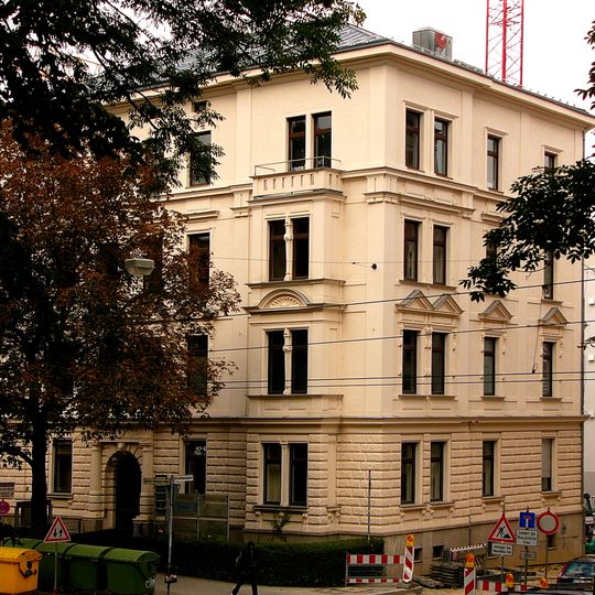 Konrad-Adenauer-Allee 33