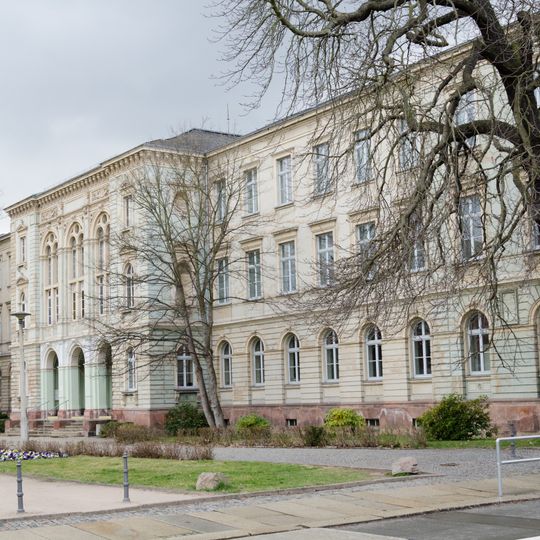 Schulbau Platz der Deutschen Einheit 2