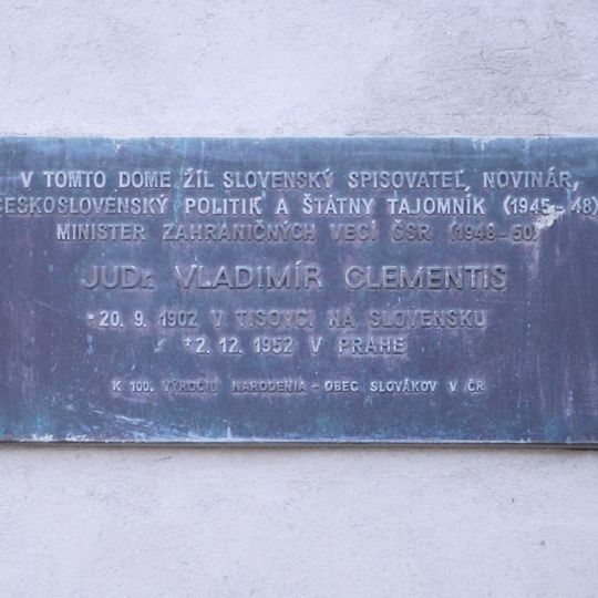 Pamětní deska Vladimíra Clementise na domě Na valech 283/16 na Hradčanech
