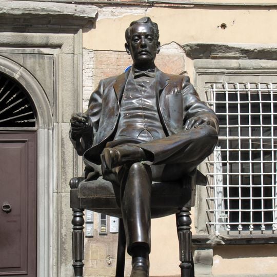 Monument to Giacomo Puccini