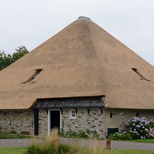 Grote stolpvormige schuur