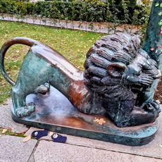 Statue