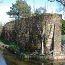 Fruitmuur, oostwestelijk van de Sint-Jan de Doperkerk