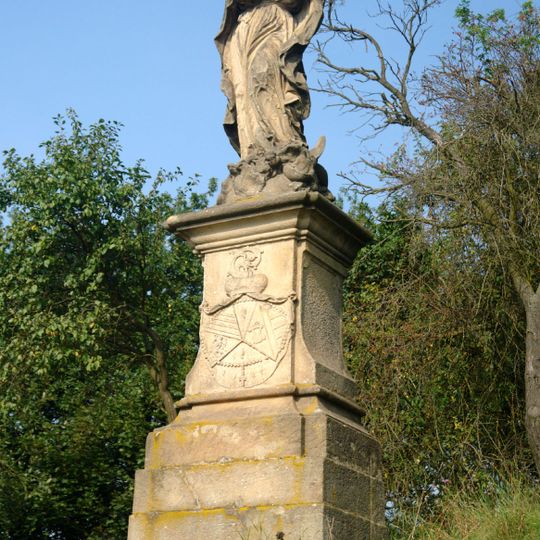 Socha Panny Marie severně od Manětína