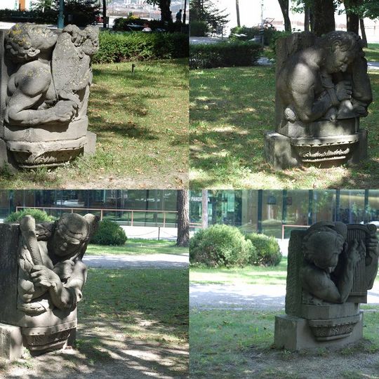 4 Steinreliefs des Bozner Kaiserjägerdenkmals