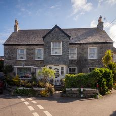 Montrose House With Attached Front Wall And Railings