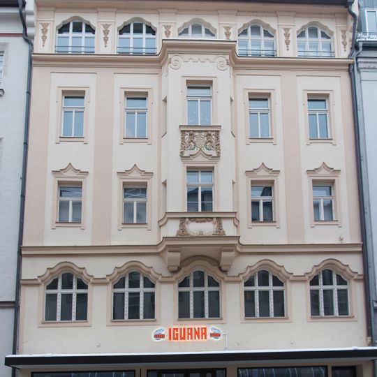 Wohn- und Geschäftshaus