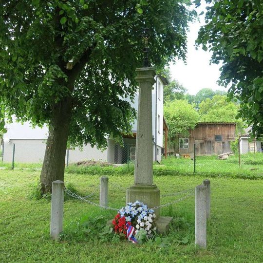 Kříž na návsi v Klenové