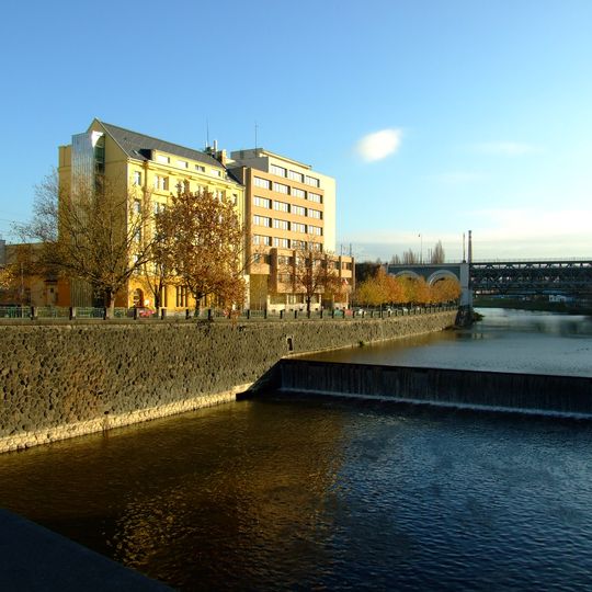 Denisovo nábřeží