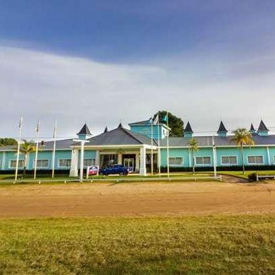 Howard Johnson by Wyndham Carilo Convention Center
