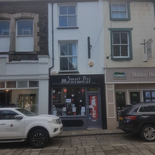 House and Castle Hair and Beauty