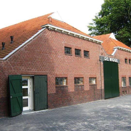 De Wigge, tweekapsschuur met dienstwoning