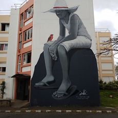 Enfant assis et cardinal