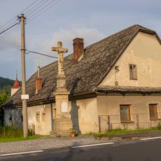 Kříž v Klášterci u hlavní silnice