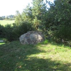 Kámen u křížové cesty u Kuníčku - 1. zastavení