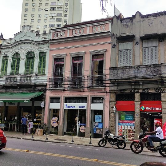 Edifício à rua das Laranjeiras, nº 394