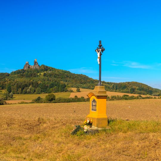 Kříž u silnice z Újezda do Troskovic