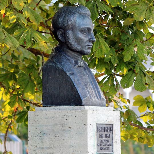 Carl Hunnius monument