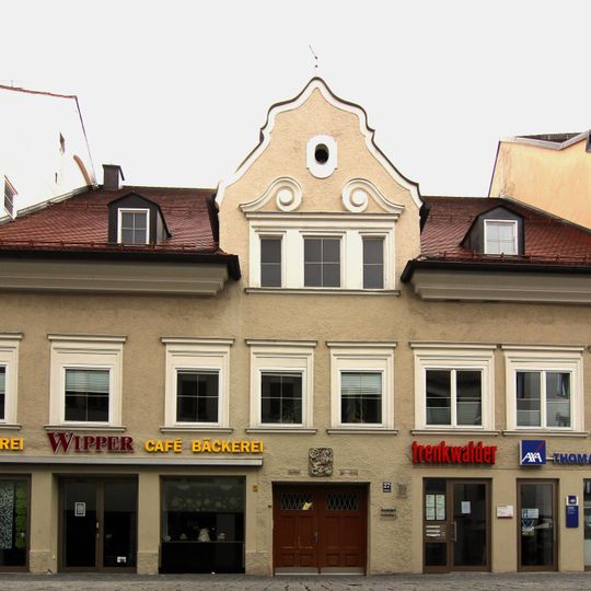 Wohn- und Geschäftshaus