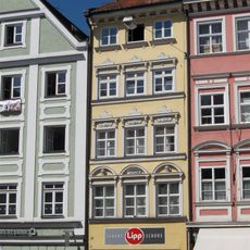 Wohn- und Geschäftshaus