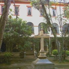 Cruz que dá nome ao Pátio da Cruz na PUC-SP.