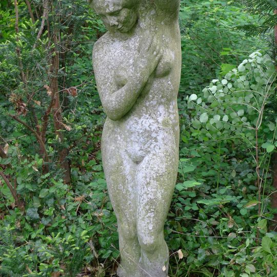 Statue  Stehendes Mädchen  Bernhard-Wieck-Promenade