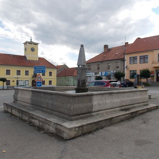 Kašna na náměstí v Bavorově