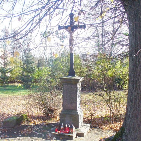 Kříž ve Smetanově ulici naproti hřbitovu v Krásné Lípě