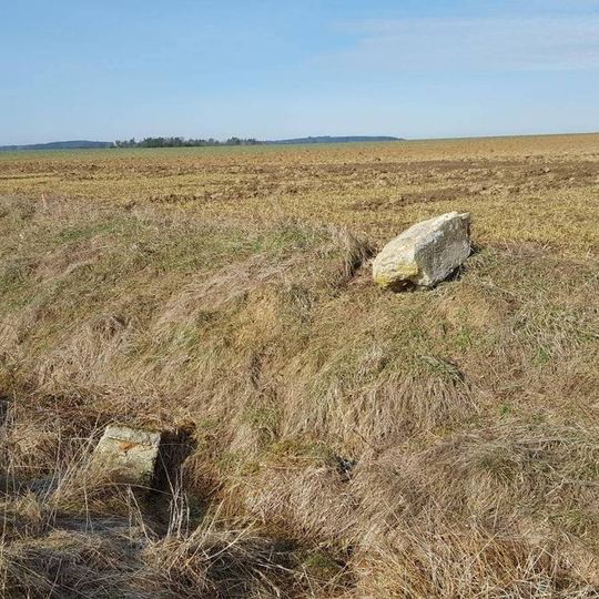 Kříž západně od Volduch