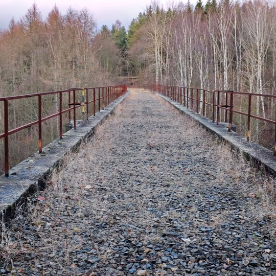 Železniční most nad Smetanovou ulicí v Horním Slavkově