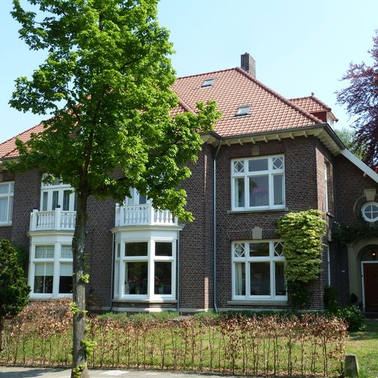 Caumerbeeklaan 66, Heerlen