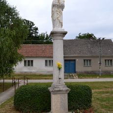 Stĺp so sochou Panny Márie, stĺp s podstavcom