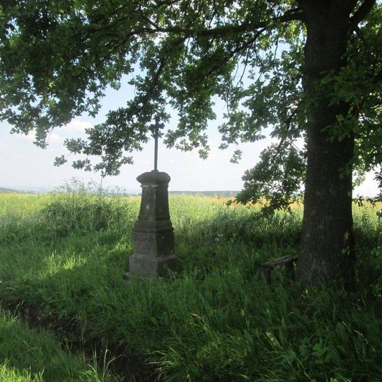 Kříž západně od Sedlce u silnice