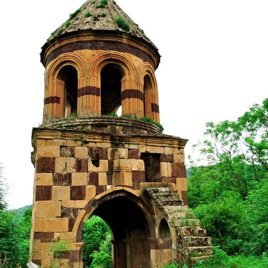 Გუდარეხის მონასტერი, ერთნავიანი ტაძარი, ეკლესია მცირე, სამწირველო გალავანს გარეთ, სამრეკლო, სასახლე, გალავანი და სხვა ნაგებობანი