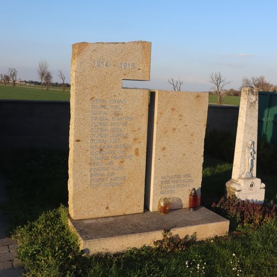 Památník obětem 1. sv. války a těm, kteří nesouhlasili s komunistickým režimem v Domamili