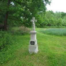 Kříž západně od Dobrotic