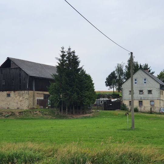 Wohnhaus und Scheune eines Zweiseithofes An der Wesenitz 11