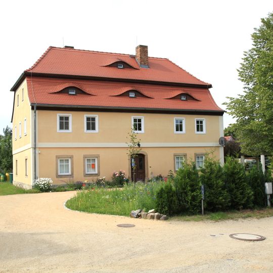 Pfarrhaus mit Nebengebäude An der Kirche 2