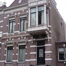 Herenhuis met hek