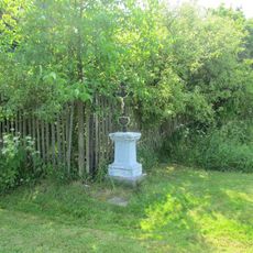 Kříž jihozápadně od Potvorova u zahrad