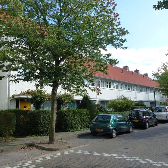 St. Jorislaan 1-15, Witte Dorp